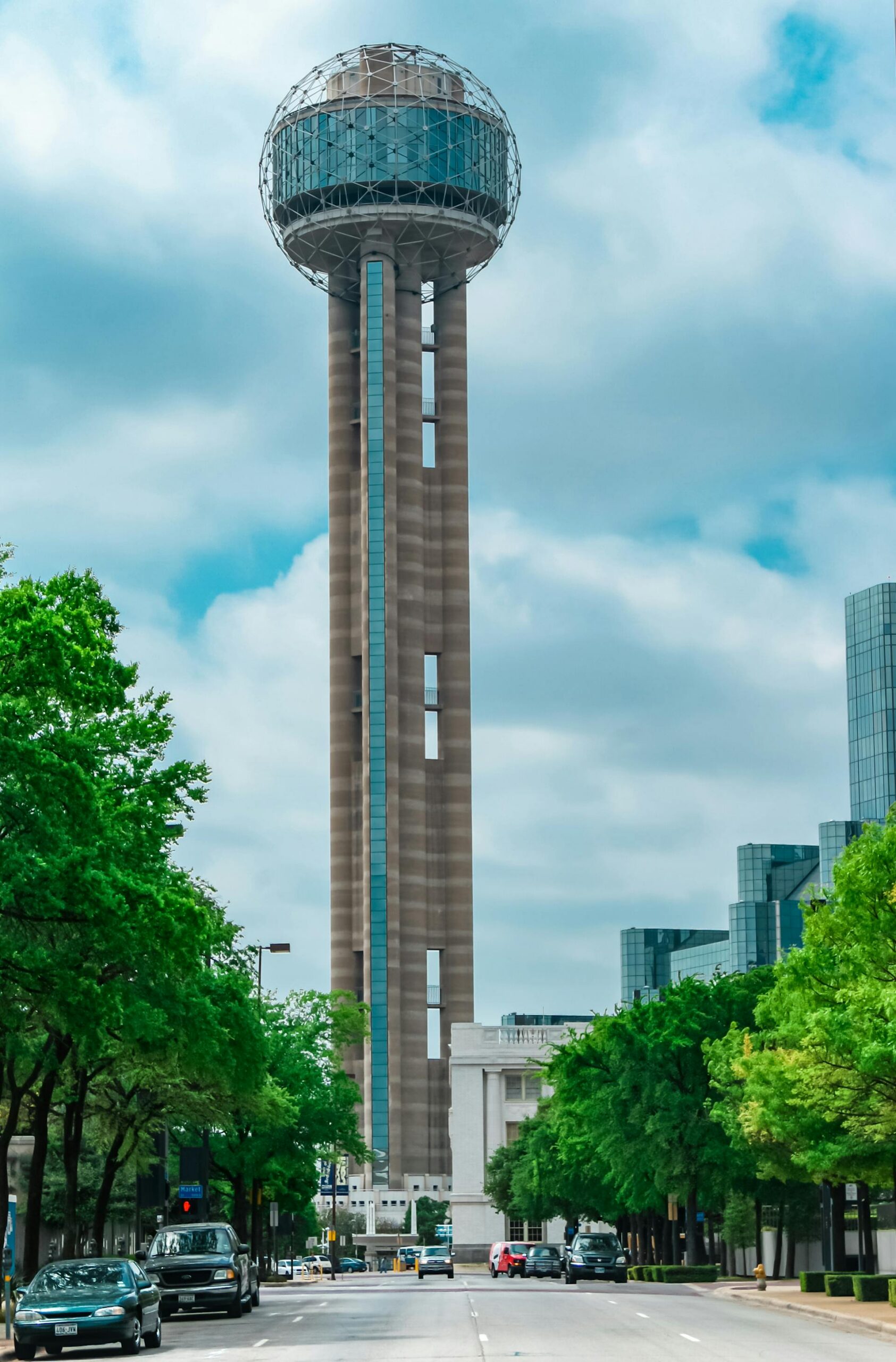 Dallas business brokers running a competitive process across strategic, private equity, search fund, and family office buyers