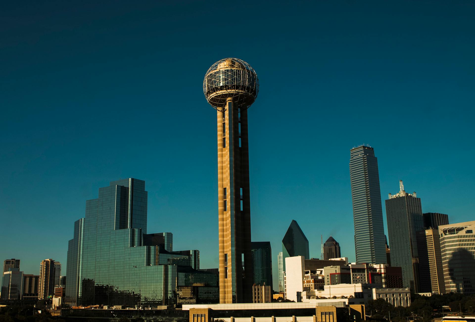 Dallas business brokers helping owners time the sale of their business for maximum value
