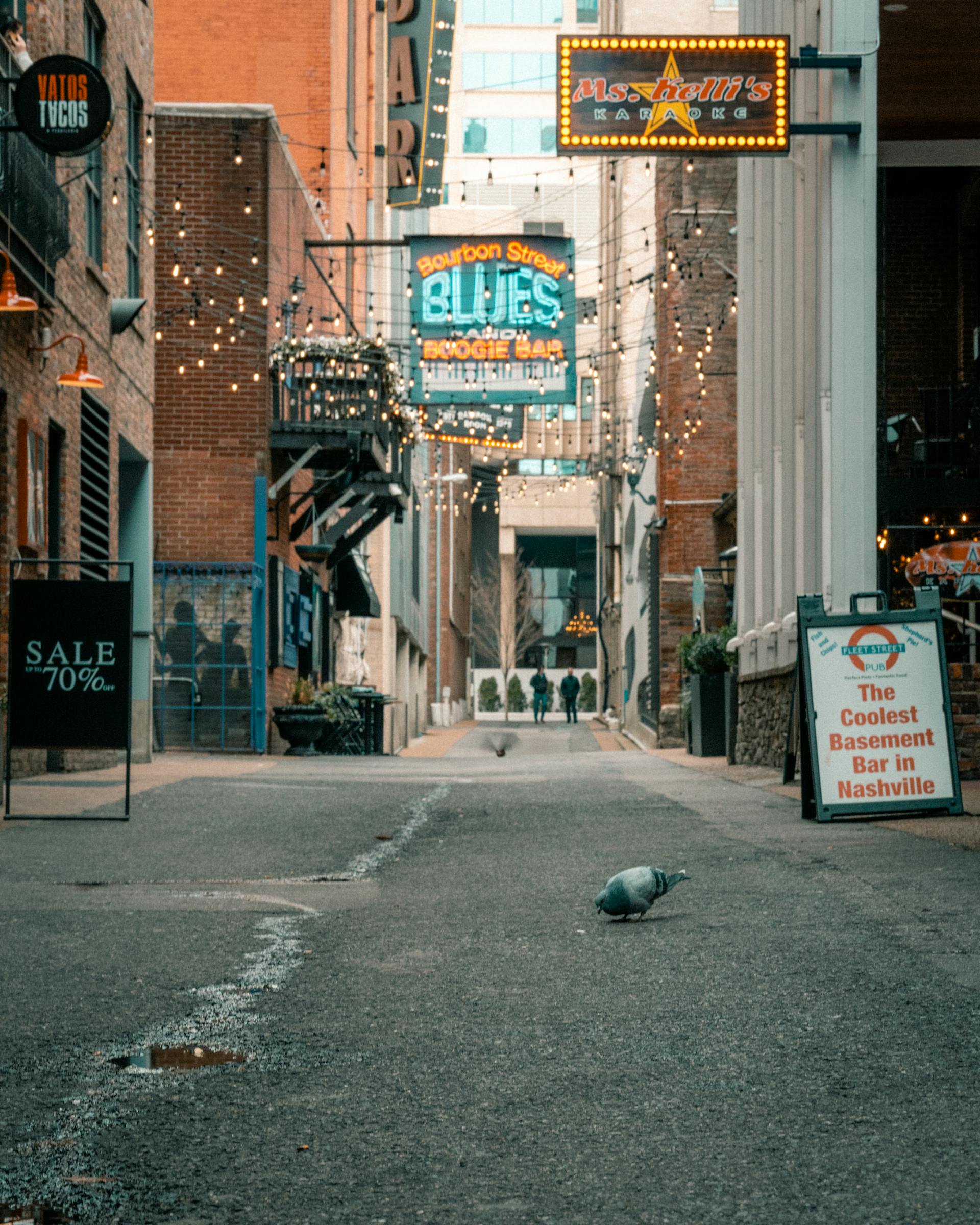 Printers Alley in downtown Nashville, a small business district served by CGK Nashville business brokers
